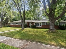 1323 Cardinal Ln in Green Bay, WI - Building Photo