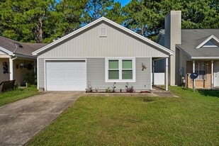 10 Carie Way in Valparaiso, FL - Building Photo