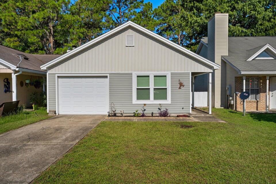 10 Carie Way in Valparaiso, FL - Building Photo