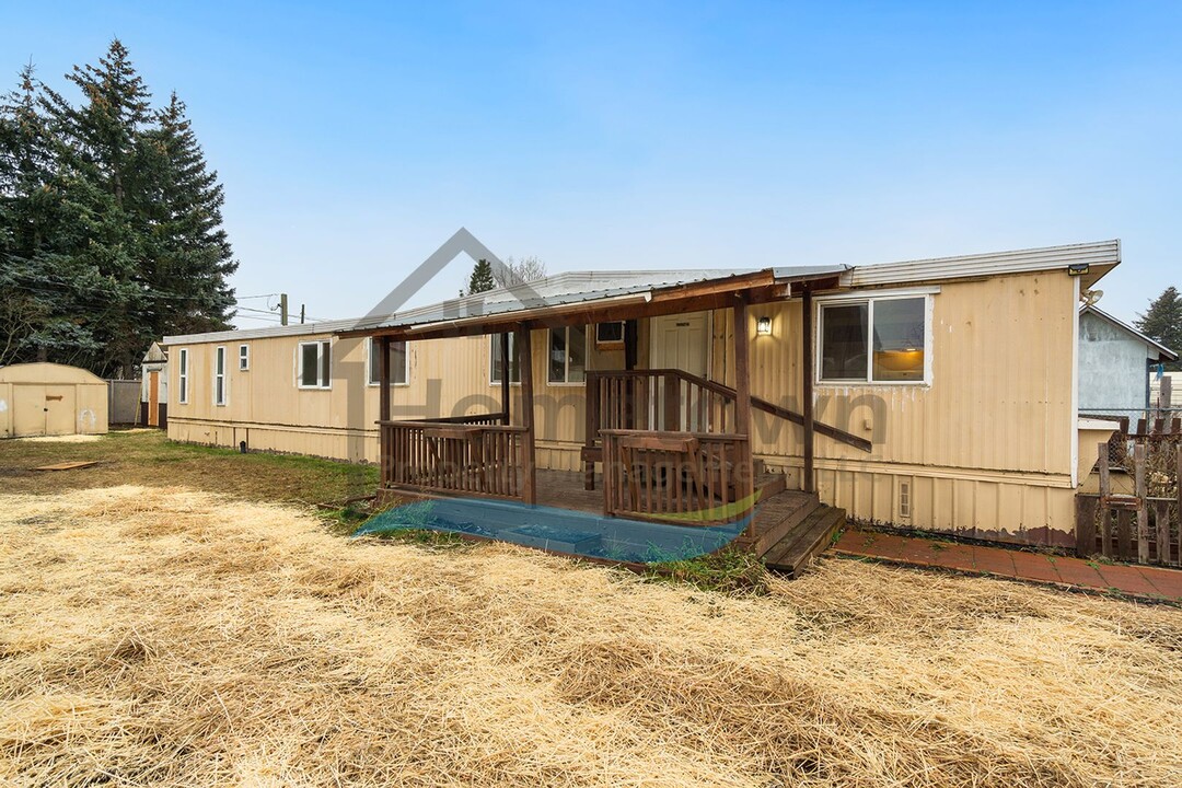 3270 W Echo Dr in Post Falls, ID - Building Photo