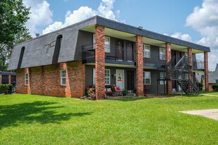 Summit at the Village Apartments in Meridian, MS - Building Photo