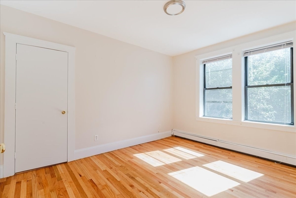 1680 Commonwealth Ave, Unit 2 in Boston, MA - Building Photo