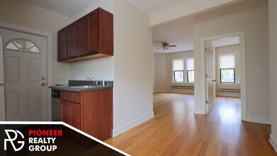 3732 N Pine Grove Ave, Unit 3724-1N in Chicago, IL - Building Photo - Building Photo