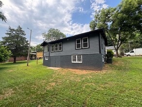 200 E Park Ave in Albemarle, NC - Foto de edificio - Building Photo