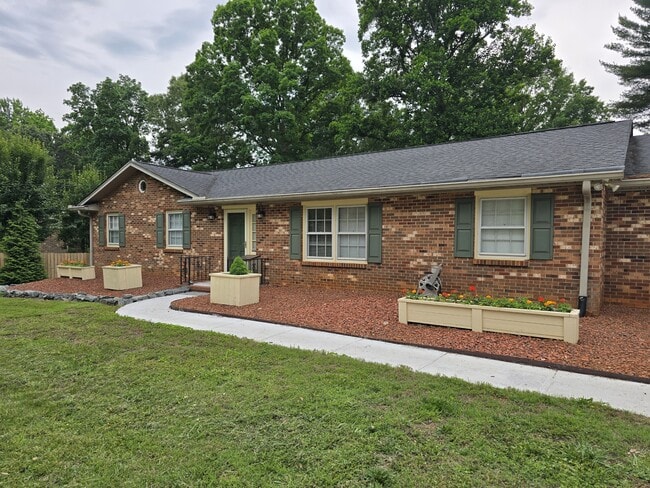 property at 4680 Forest Manor Dr