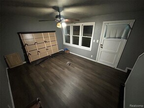 2206 Ellsworth St in Westland, MI - Foto de edificio - Building Photo