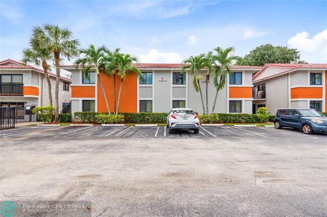 10622 Royal Palm Blvd in Coral Springs, FL - Foto de edificio - Building Photo