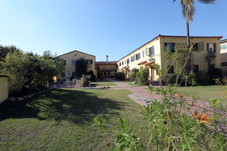 Trojandale Apartments in Los Angeles, CA - Building Photo - Building Photo