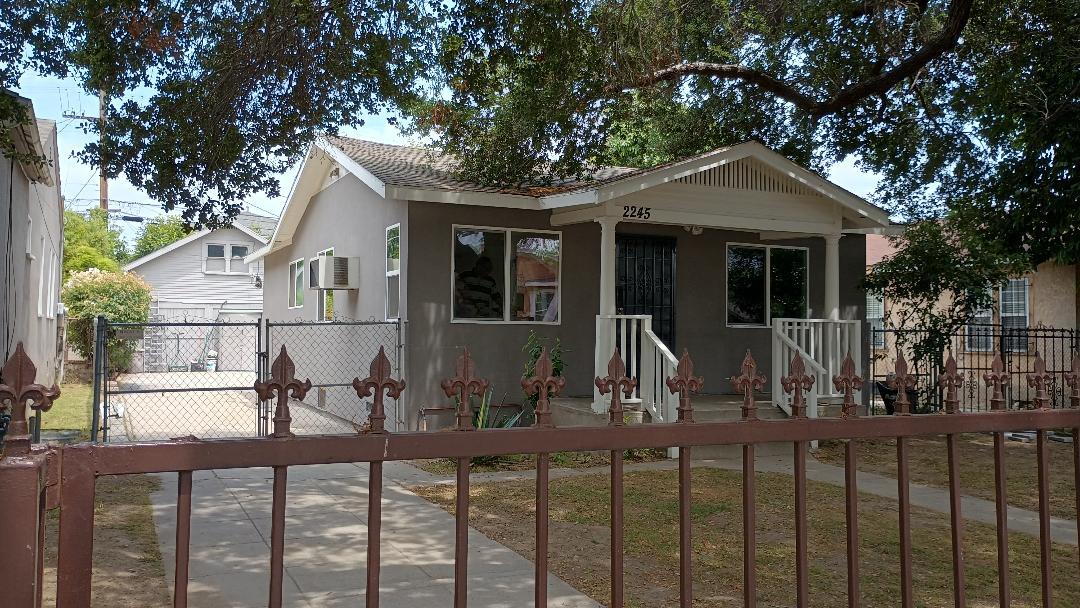 2245 Meadowvale Ave in Los Angeles, CA - Building Photo