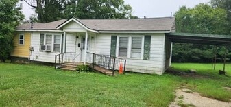 204 S Rhodes St in Union Point, GA - Building Photo