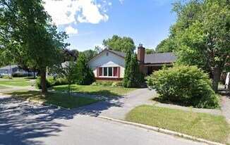 2261 Tecumseh St in Ottawa, ON - Building Photo