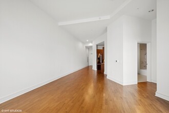 850 N Lake Shore Dr, Unit 704 in Chicago, IL - Building Photo - Building Photo