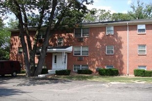 Burton Square Apartments in Grand Rapids, MI - Building Photo