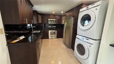 8281 SW 28th St in Miami, FL - Building Photo - Building Photo