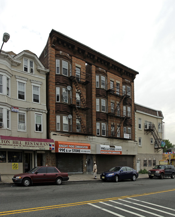 491 Clinton Ave in Newark, NJ - Building Photo