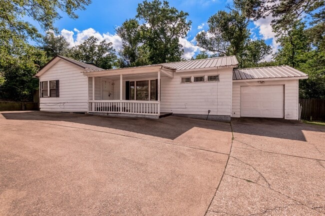 property at 2538 Sycamore Ave