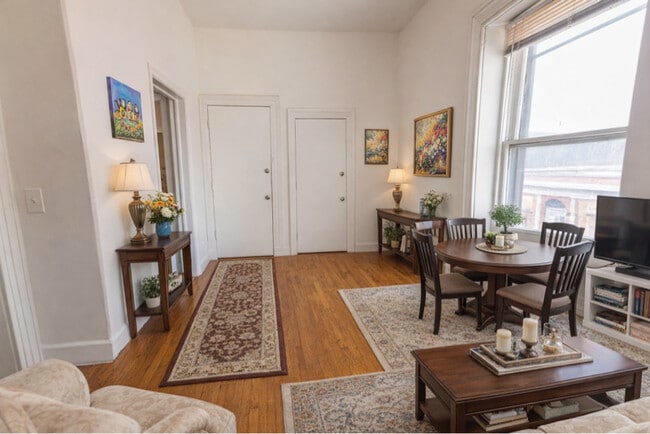 115 W Monument St, Unit 3F in Baltimore, MD - Building Photo - Building Photo