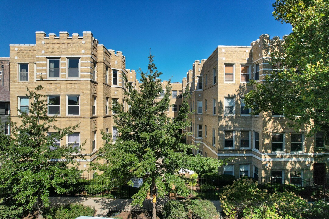 1630 W Columbia Ave in Chicago, IL - Building Photo