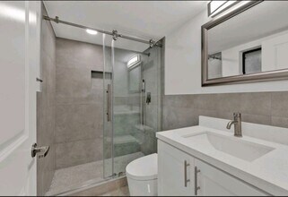 8615 NW 8th St in Miami, FL - Building Photo - Building Photo