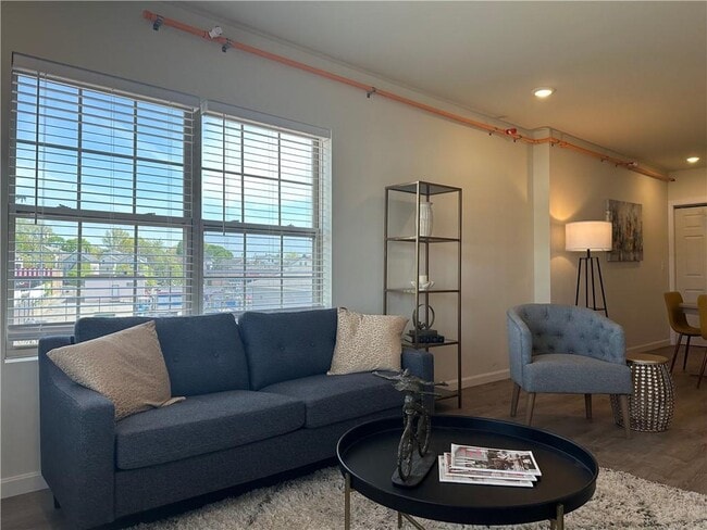 327 Pine St in Pawtucket, RI - Building Photo - Building Photo