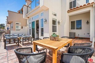 6436 Lunita Rd in Malibu, CA - Building Photo