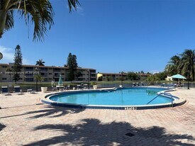 2940 NE 203rd St in Aventura, FL - Building Photo