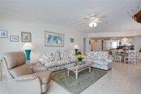 4825 Gulf of Mexico Dr in Longboat Key, FL - Foto de edificio - Building Photo