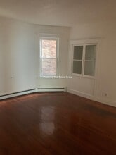 31 Dunreath St, Unit 1 in Boston, MA - Foto de edificio - Building Photo