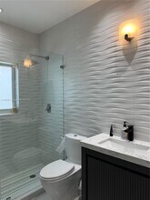 7060 NW 107th Pl in Doral, FL - Building Photo - Building Photo