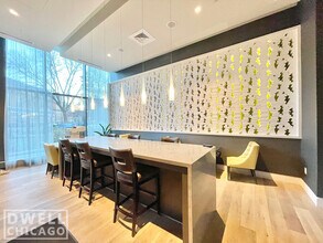 2301 N Lincoln Ave, Unit 1 in Chicago, IL - Building Photo - Building Photo