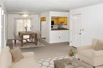 Williamsburg Village in Albany, NY - Building Photo - Building Photo