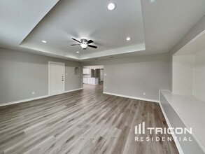 930 Robinwood Dr in Arlington, TX - Building Photo - Building Photo