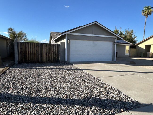6150 W Mauna Loa Ln in Glendale, AZ - Foto de edificio - Building Photo