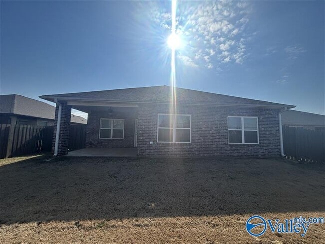 177 Cherry Laurel Dr in Hazel Green, AL - Building Photo - Building Photo