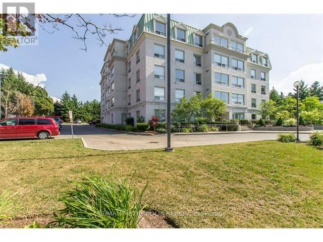 405 Erb St. W in Waterloo, ON - Building Photo - Building Photo