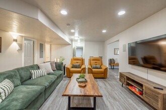 1267 E Hickenlooper Way in Draper, UT - Foto de edificio - Building Photo