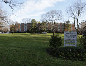 170 Lakeside Apartments in Ardmore, PA - Foto de edificio - Building Photo