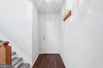 12108 Green Leaf Ct in Fairfax, VA - Building Photo - Building Photo