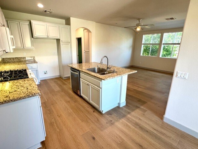 25410 Huxley Dr in Stevenson Ranch, CA - Building Photo - Building Photo