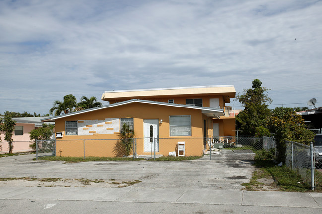 1025 W 23rd St in Hialeah, FL - Building Photo - Building Photo