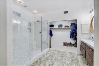 8925 Lakewood Dr in Irving, TX - Building Photo - Building Photo