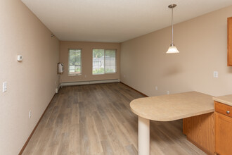 Parkway Gardens Senior Living 55 & Better in St. Paul, MN - Building Photo - Interior Photo