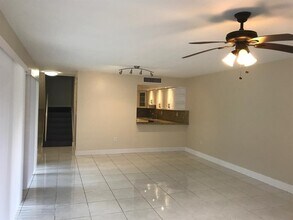 593 NW 98th Ave in Plantation, FL - Foto de edificio - Building Photo