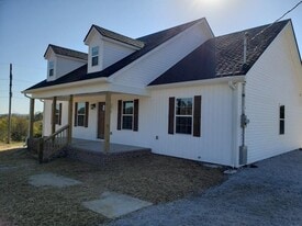 1627 Old Lake Rd in Lewisburg, TN - Building Photo