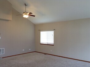 2111 Gray Hawk Dr in Plainfield, IL - Building Photo - Building Photo