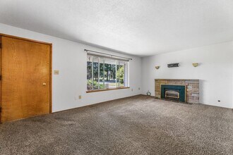 9301 Elwood Dr SW in Tacoma, WA - Building Photo - Building Photo