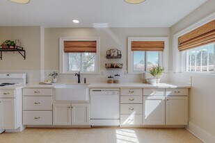 1610 Las Lomas Rd NE in Albuquerque, NM - Building Photo