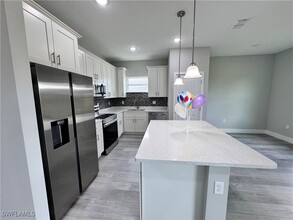 213 Antis Dr in Rotonda West, FL - Foto de edificio - Building Photo