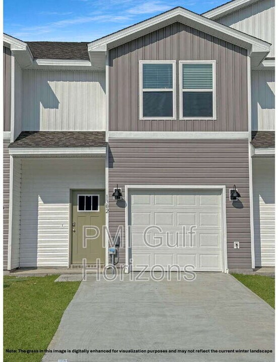 1302 Leeway Dr in Pensacola, FL - Building Photo