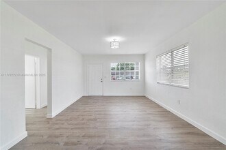 9461 SW 37th St in Miami, FL - Building Photo - Building Photo